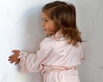 Flower Girl Robe // Bridesmaid Robe // Bridal Robe // Bride Robe // Bridal Party Robes // Bridesmaid Gifts // Satin Robe / Baby Robe