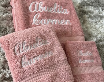 Monogrammed towel, Embroidered Towel, Towel Set, Beach Towel, Housewarming Gift, Personalized Gift, Embroidered Gift