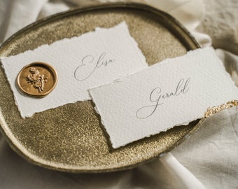 Platzkarten mit Büttenrand und Blattgold, edel und hochwertig personalisiert mit Gästenamen für eure Hochzeit