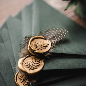 Wachssiegel Selbstklebend - Altgold mit Feder - Gegossenes Wachssiegel für Hochzeitspapeterie - Vintage Hochzeitspapeterie - Siegelwachs