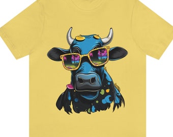 Cow Wearing Sunglasses Retro Art Design Cow T-Shirt