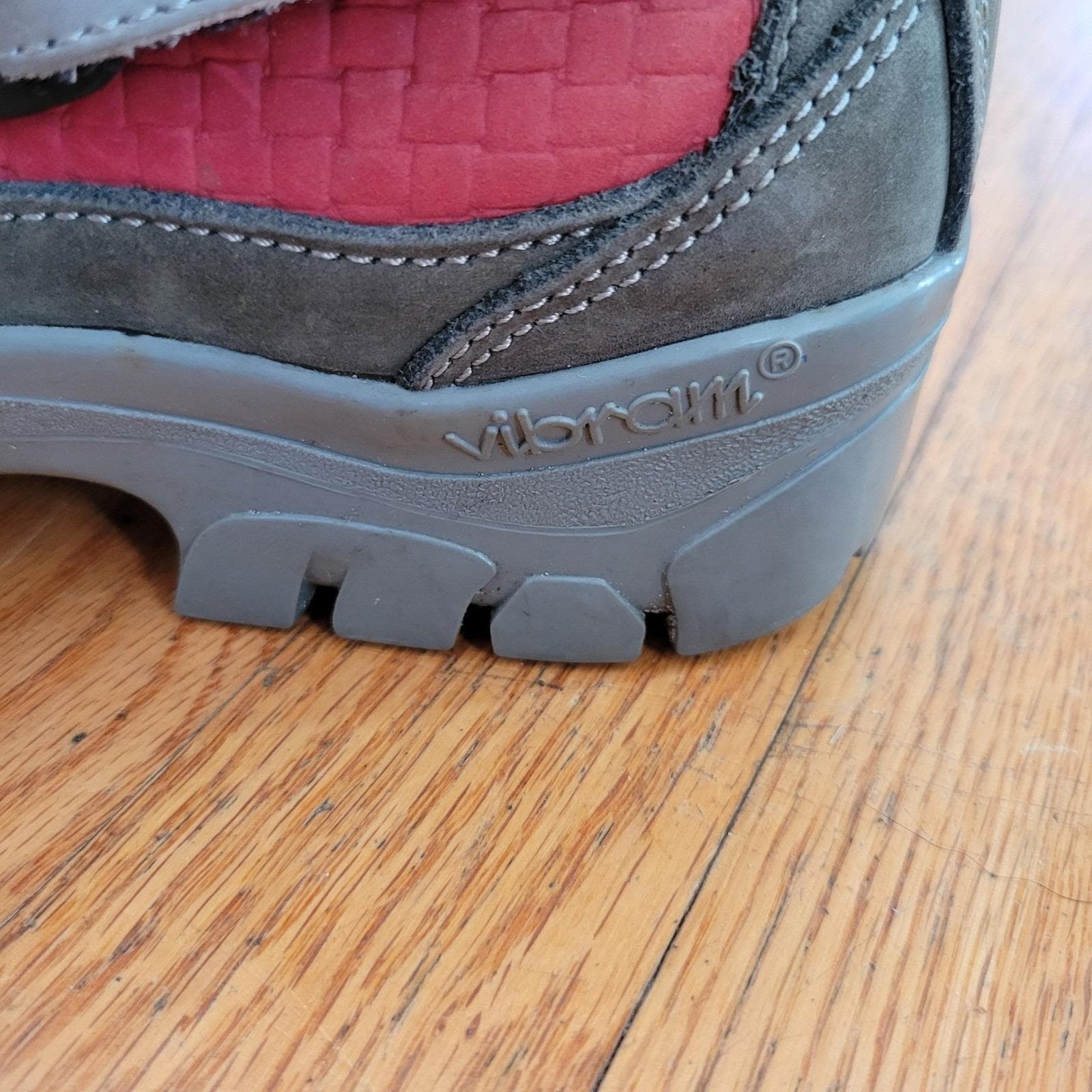 Vasque 7 Gore Tex Hiking Mountaineering Boot Red Gray Vibram  display picture 3