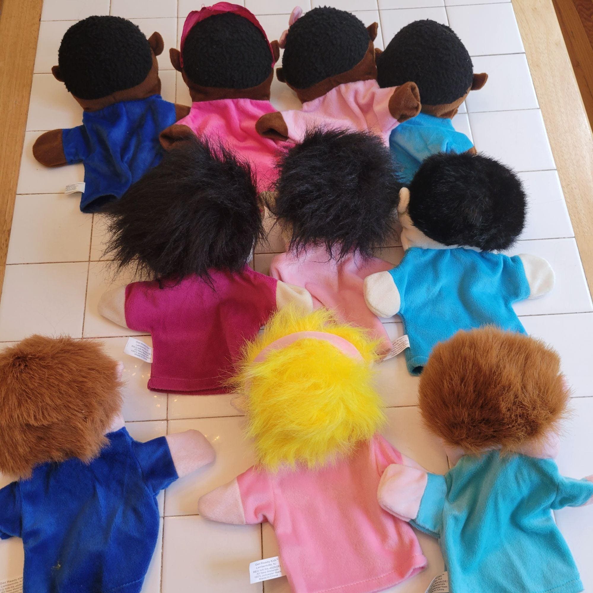 Marionnettes à main de ventriloque en peluche douce et design personnalisable - Achetez en ligne | (site web