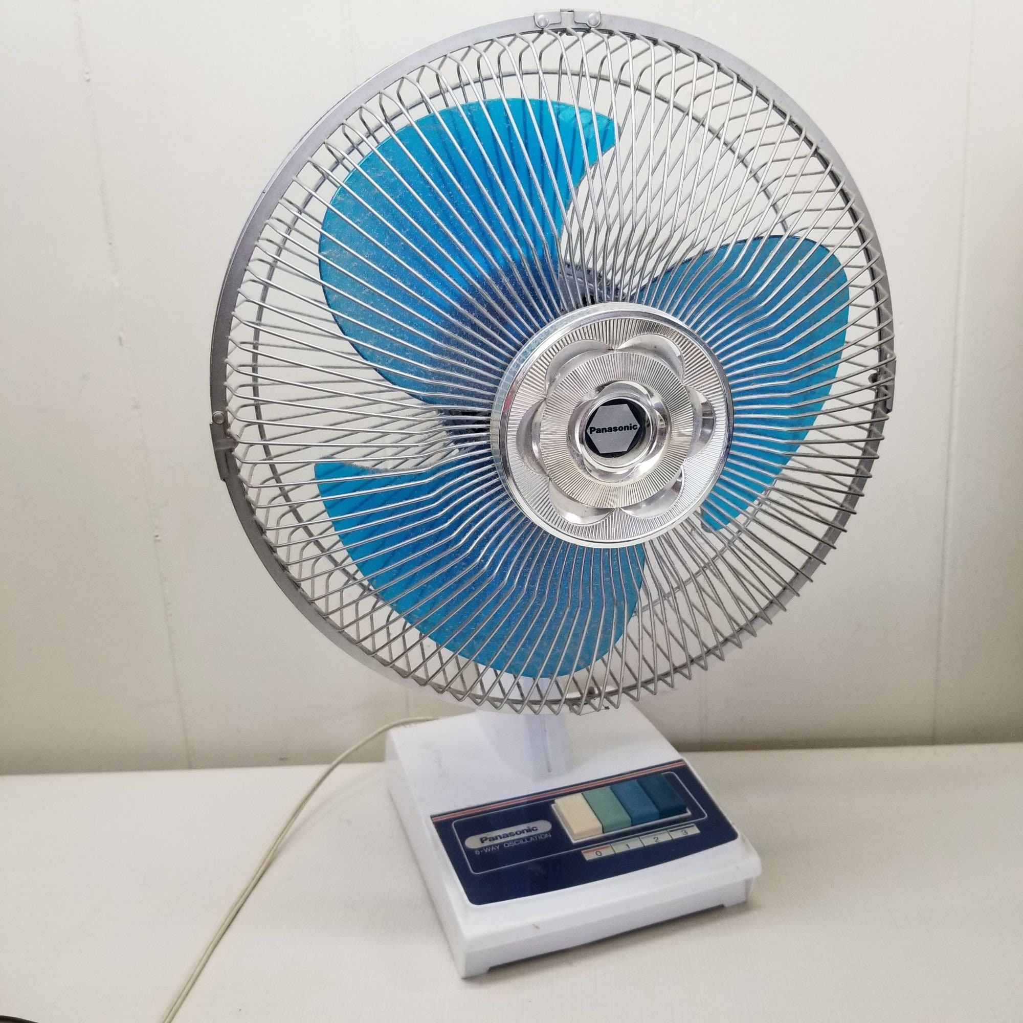Panasonic 14 Inch 5 Way Oscillating Fan 3 Speed WORKS GREAT Electric Blue  Blades