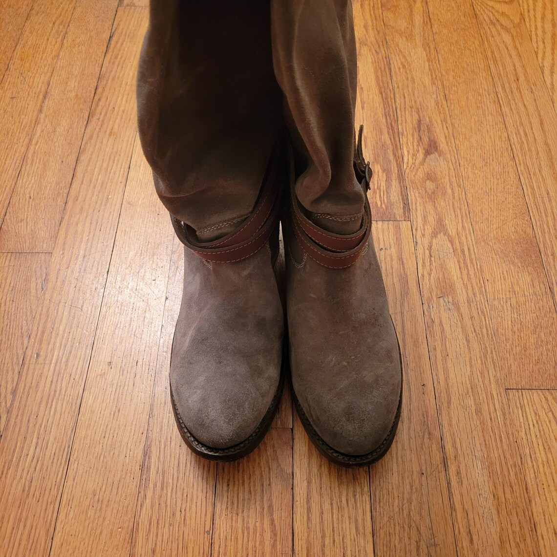 FRYE Oiled Fatigue Suede Leather Buckle Strap Tall Boots 10B JANE Boho Western, foto 4 di 5
