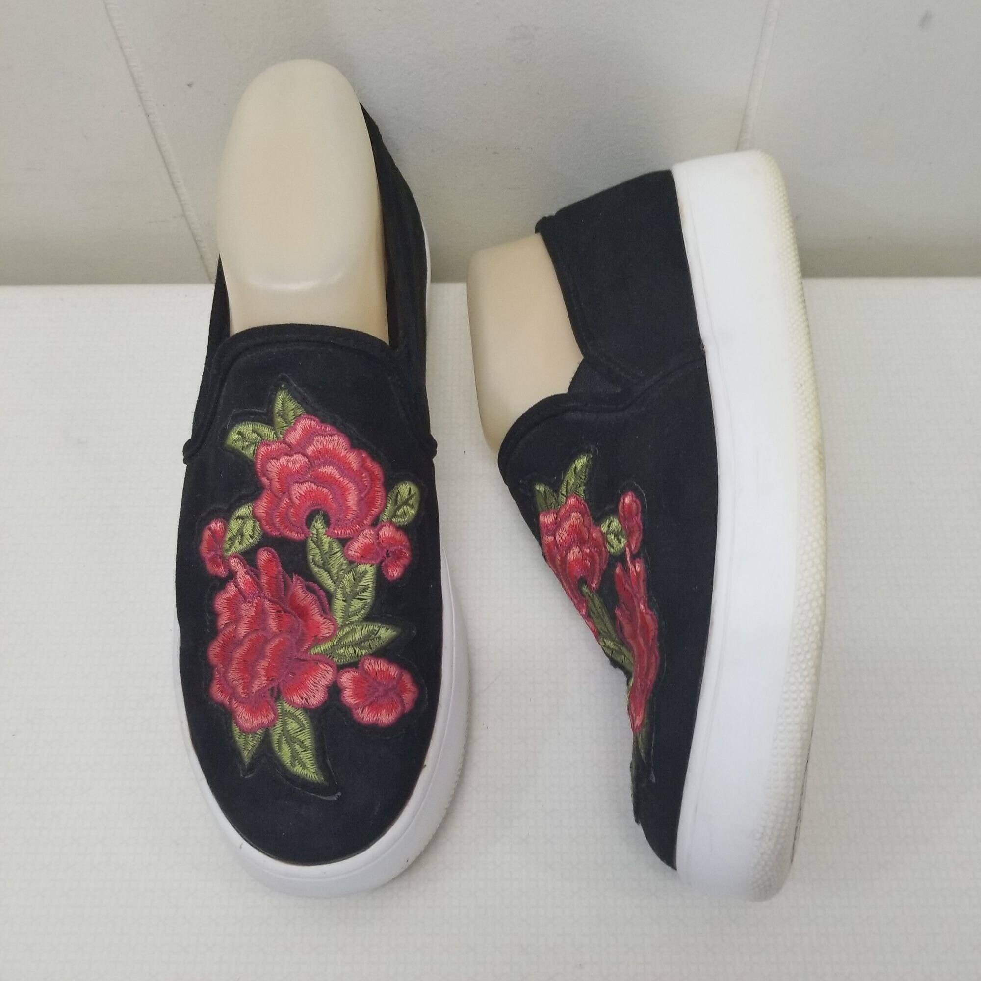 Steve Madden Roses Espadrille Flats in Black