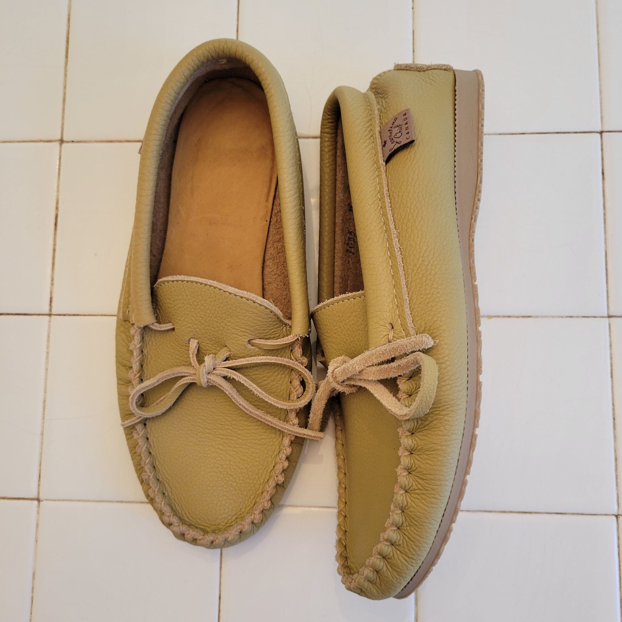 Laurentian Chief Canada Mens Womens 10 Leather Moccasins