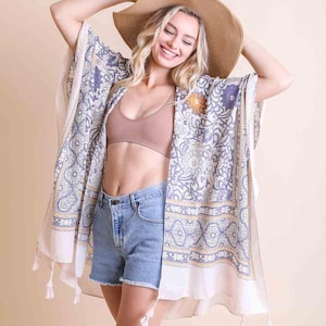 着物アイボリーフローラル、ボヘミアン着物、花柄カバーアップ、ビーチウェア、ボヘミアン、夏、女性、衣類、花柄
