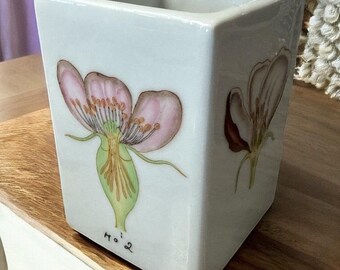 Vintage RARE Fabienne Jouvin Paris France Fabrique De Chine hand-painted flowers Sea Life Vase