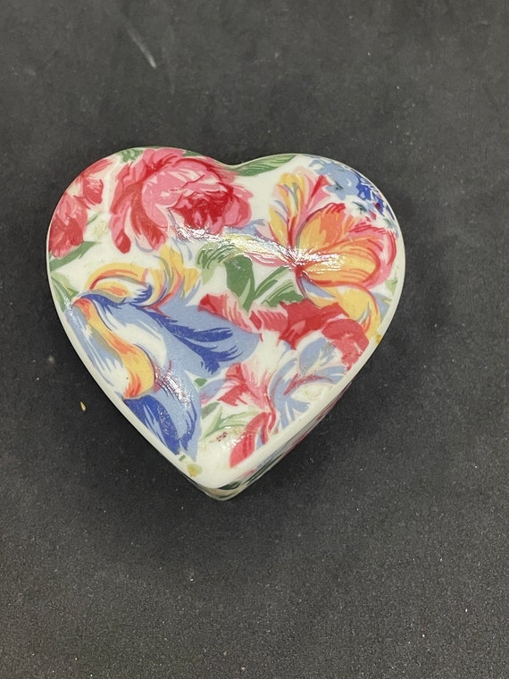 Beautiful Hand Painted Flower Heart Shaped  trinke