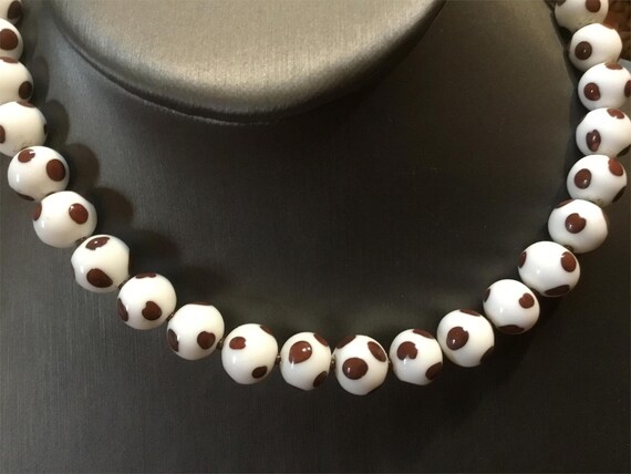 Vintage Murano Spotted White Glass Beaded Necklace - image 7