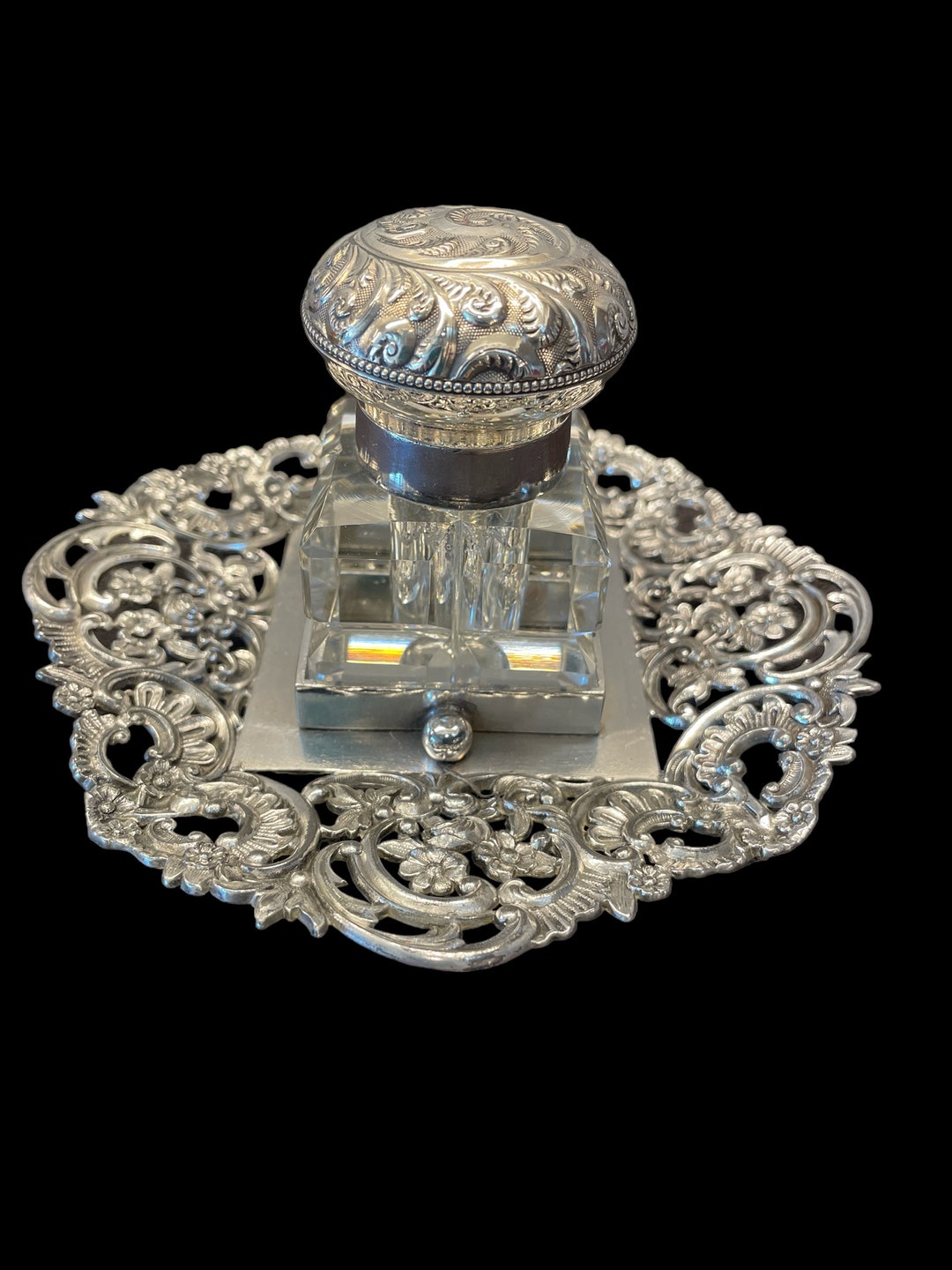 Antique Derby Silver Co. Quadruple Silver Plate 1737 Single Crystal