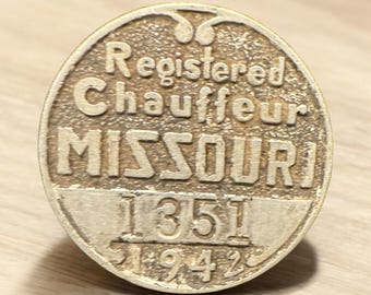Insignia de chofer registrado de 1942 n.° 4244, pin de conductor del estado de Missouri, 1 3/8", vintage