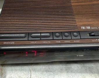 Vintage 1988 Emerson AK2700C AM/FM Digital Alarm Clock Radio Wood Grain Tested Working
