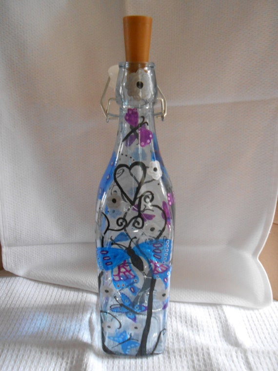 Featured image of post Butterfly Glass Bottle Painting Images - After crackle paste completely dried i added embellishments and started to play with lindy&#039;s mists and art alchemy paints.
