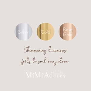 K&ouml;nnte beinhalten: Drei runde Metallic-Folienmuster in Silber, Gold und Ros&eacute;gold. Der Text "Shimmering luxurious foils to suit every decor" befindet sich unter den Mustern. Der Text "MiMiAdore's Precious Prints" befindet sich unter dem Text.