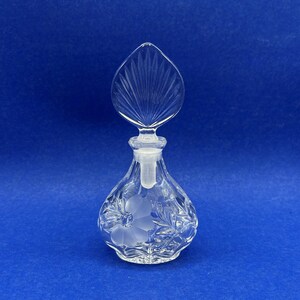 Princess House Heritage Etched Glass Perfume Bottle with Fan Glass Stopper.