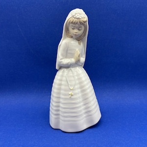 Lladro NAO Porcelain First Communion Girl Figurine. White Dress Veil and Rosary. 9&quot; tall