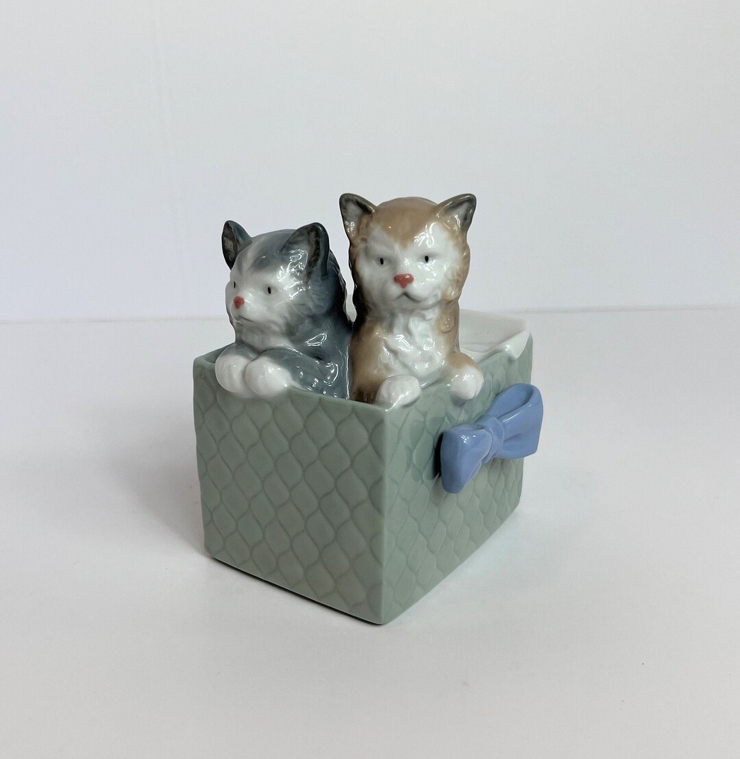 Lladró Figurine, NAO 1080 Kitten in Washing Basket, in Box, Lladro Cat  Gifts, Animal Art, Cat Lovers Gift, Animal Figurines Statues Retired -   Canada