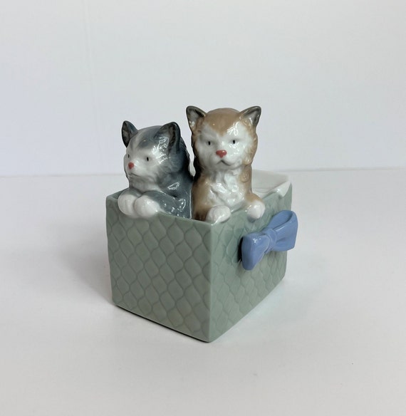 NAO Lladro Kittens in a Basket, 2 Kittens in a Quilted Basket With