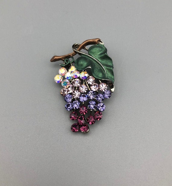 Vintage Cluster of Grapes Brooch Pin - Irridescent, p… - Gem