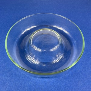 Vintage Pyrex Glass Clear Baking Dish / Jello Mold. 9&quot; wide x 2.25&quot; high