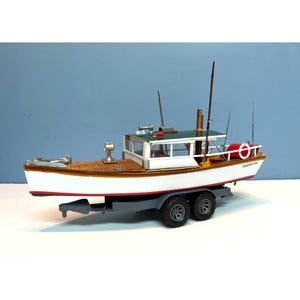 Model Boat All Wood Construction Custom Built Troller Model Sports Fisherman Cabin Cruiser  1:25 Scale