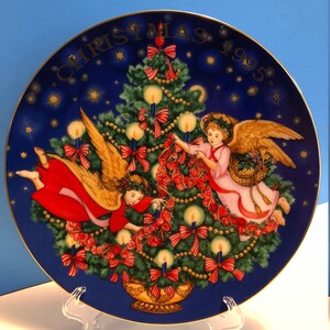 1995 Avon Collectible Christmas Plate - &quot;Trimming the Tree&quot; by artist Peggy Toole. Angels trimming the tree in starlight.  8.25&quot; Excellent