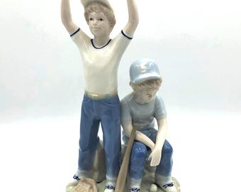 Baseball Figurine &quot;Home Run&quot; Paul Sebastian, Little League Baseball Games 9&quot; tall