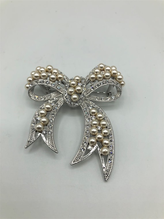 Imitation Pearl and Crystal Rhinestone Brooch in … - image 1