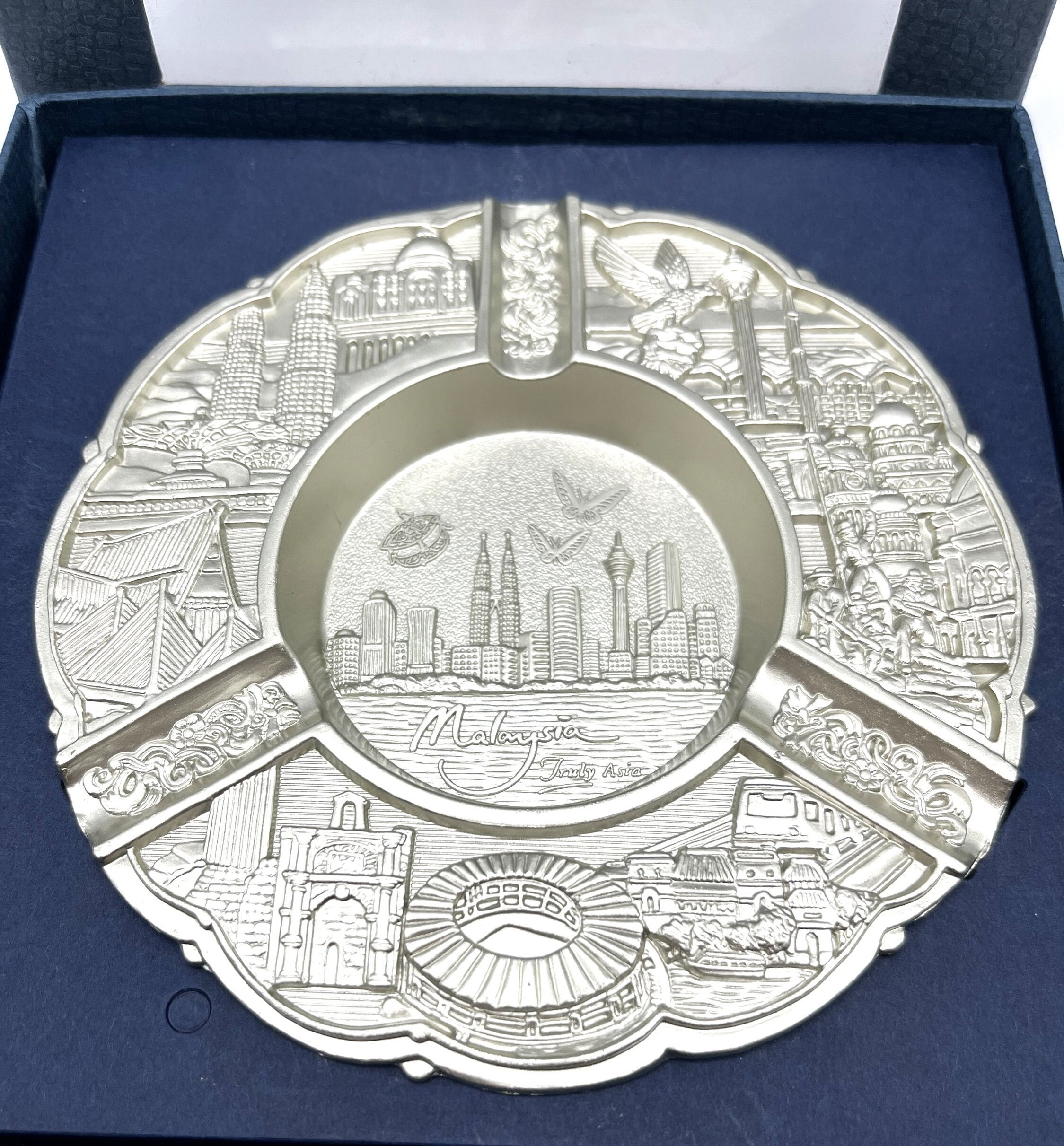 Pewter Highly Detailed Malaysia Keepsake 5.25