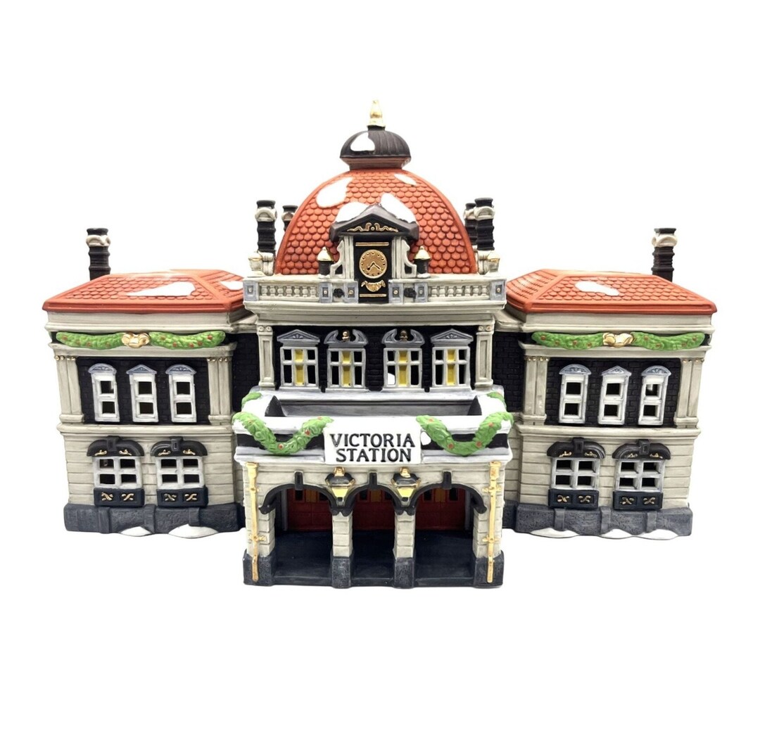 Department 56 Dickens Village The Rooster Inn Lit Building - 8.03 Inch Multicolor Ceramic Holiday Decoration - View #10