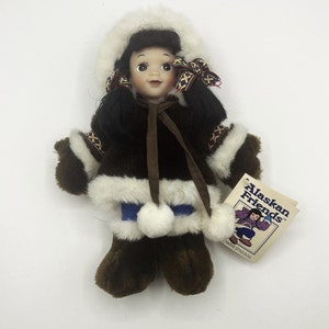 Eskimo Doll Hand Crafted Alaskan Native Style Parka Alaskan Friends 7&quot; x 10&quot; tall