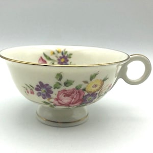 "Vintage Theodore Haviland von New York Footed Teetasse im ""Pasadena"" Muster." Wunderschöne Bunte Blumen und Goldborte. Exzellenter Zustand