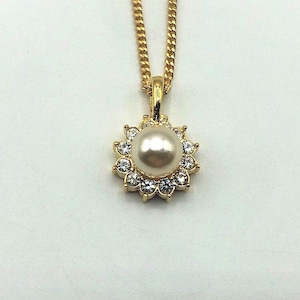 18&quot; Gold Tone Necklace with Flower Blossom type Pendant - simulated Pearl center surrounded by Crystal Rhinestones.  Beautiful!