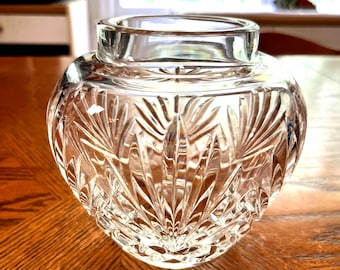 Hand-Cut Crystal Rose Bowl Vase With Intricate Starburst Design 5.25" tall