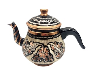 Tetera de cobre floral pintada a mano y grabada con tapa y base de pedestal
