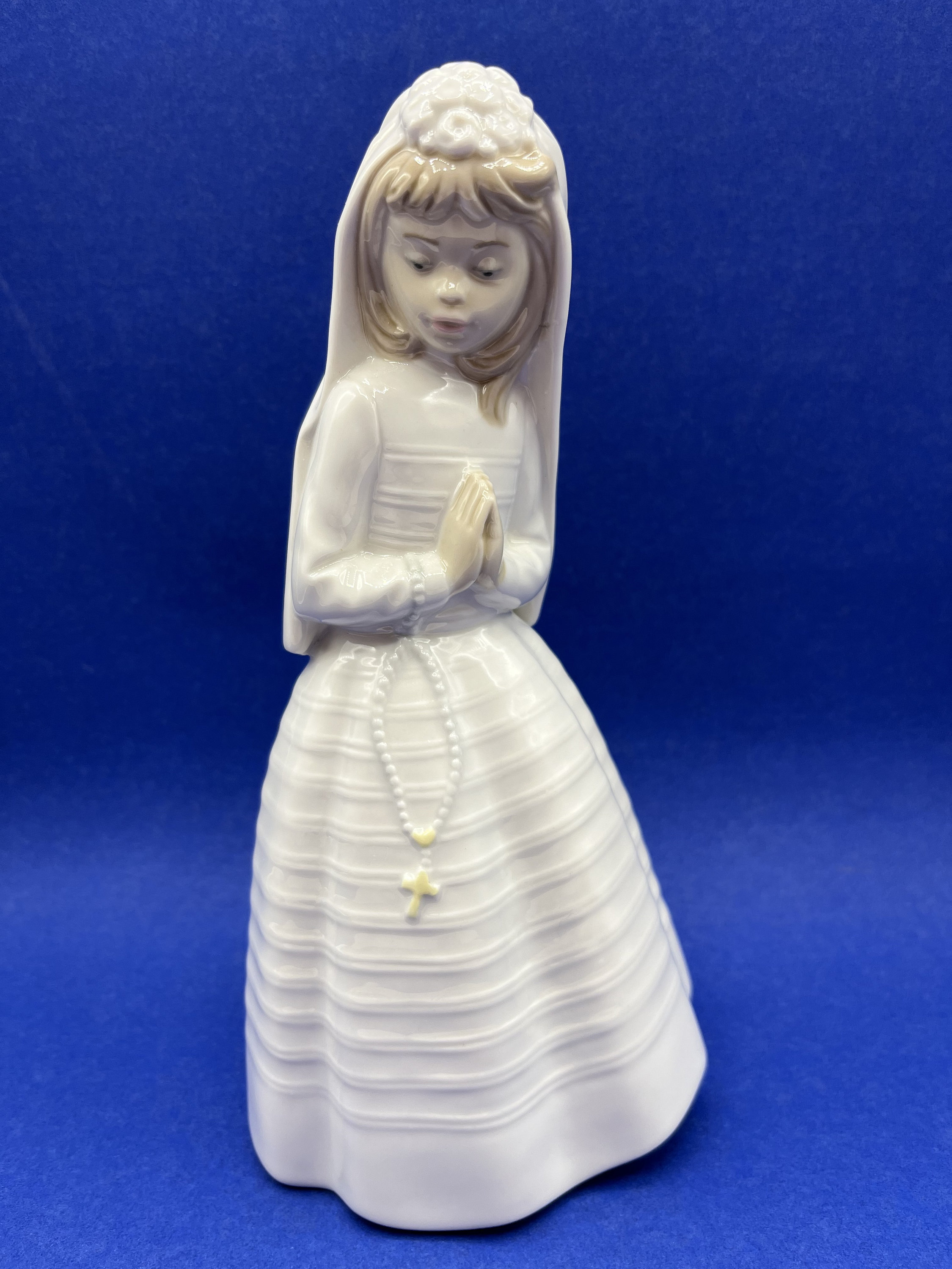 Lladro NAO Porcelain First Communion Girl Figurine. White Dress