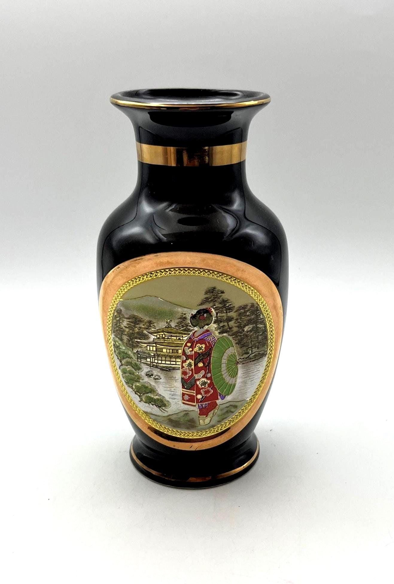 ジョアンアイザック　Japanese vase Japanese Porcelain Vase Black With Highly Detailed Art of Chokin