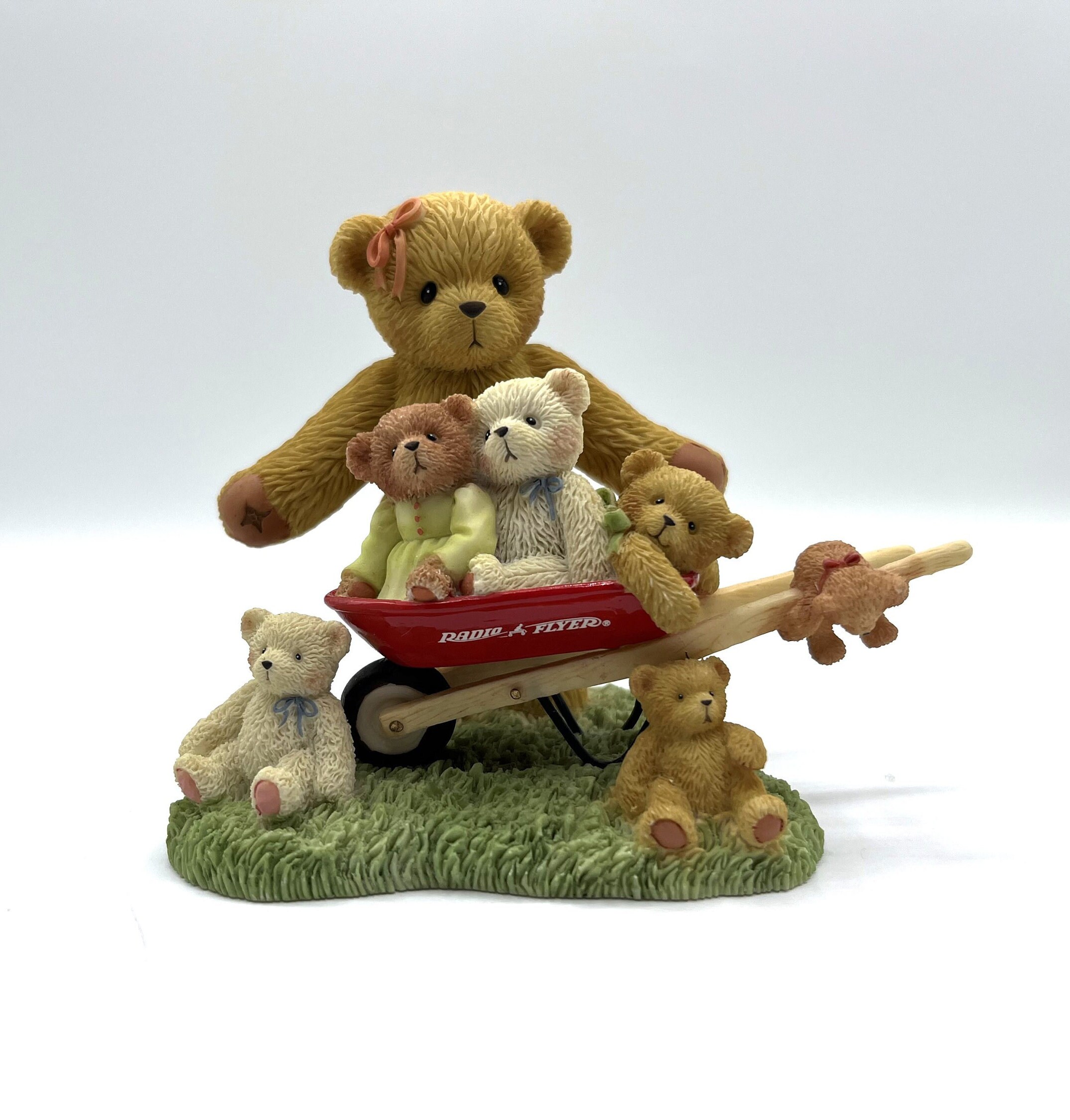 その他 Cherished Teddies CT0015 Donavon & Ellie Cherished Teddies Figurine Ellie With Radio Flyer Wheelbarrow