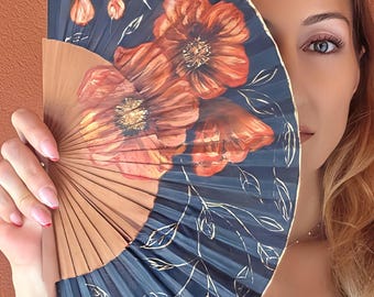 Ręcznie malowany hiszpański wachlarz z motywem czerwonych kwiatów | Ręcznie robiony elegancki wachlarz | Wyjątkowy prezent dla kobiety | Letni wachlarz | BuiFans