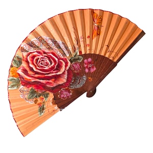 Leque floral pintado à mão com rosa vermelha e borboletas | Leque de madeira espanhol | Presente elegante para mulheres | Leque exclusivo feito à mão