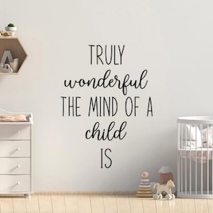 Verdaderamente maravilloso La mente de un niño es calcomanía de pared vinilo pegatina signo vivero arte de la pared decoración de la habitación de los niños cartel regalo sin fondo mural 2425