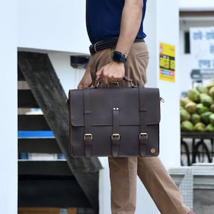 Sac messager en cuir fait main gravé|Sac en cuir pour homme|Cartable en cuir|Porte-documents en cuir|Portefeuille de sac pour ordinateur portable|Cadeaux personnalisés pour lui