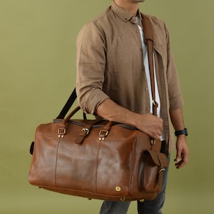 Geprägte handgemachte Ledertasche|Personalisierte Wochenendtasche|Urlaub Ferien Reisetasche|Beste Männer Geschenk Trauzeugen Geschenk|Weihnachtsgeschenke Ihn