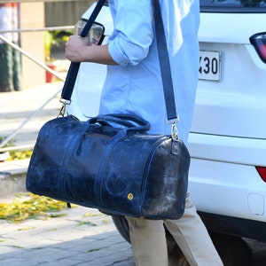Sac de sport en cuir bleu fait main avec poche pour chaussures, sac de week-end personnalisé de 22 pouces, sac de voyage rétro pour homme et femme, cadeau pour lui