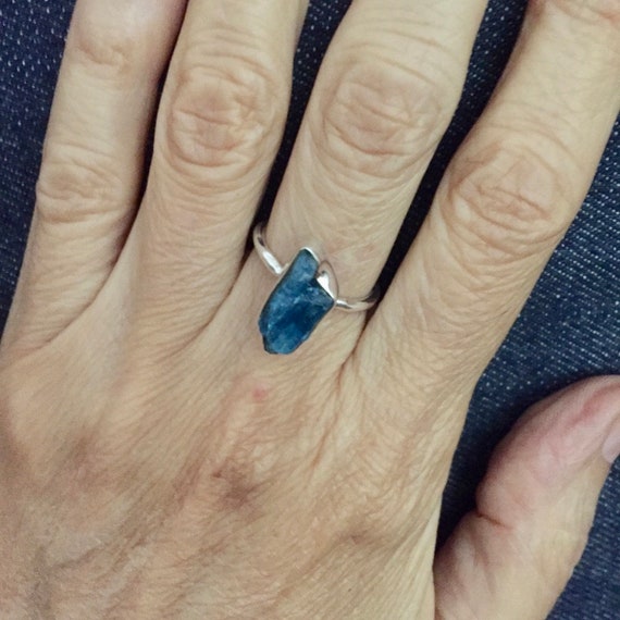 Hand Crafted Sterling Silver Blue Crystal Ring Sz… - image 3