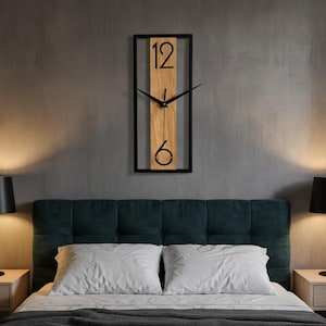 Peut inclure: Ensemble de trois tasses en céramique avec une finition mate et mouchetée. Les tasses sont de couleur crème, gris clair et gris foncé. Chaque tasse a un design simple et minimaliste, parfait pour le café ou le thé.