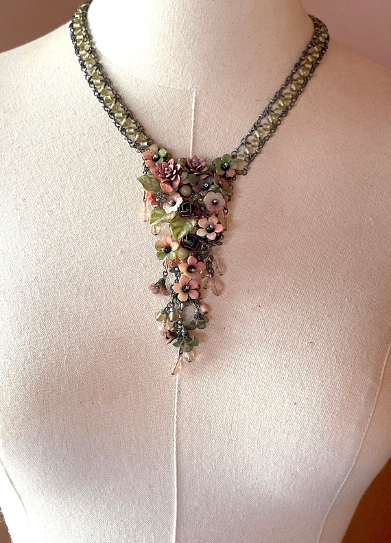 Vintage COLLEEN TOLAND Old Rose Vee Necklace flowe