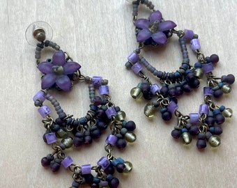 Orecchini vintage con lampadario a fiori con perline viola COLLEEN TOLAND realizzati a mano con pendenti floreali
